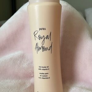 Jafra Royal Almond Rich Body Oil with Vitamin E - Cream